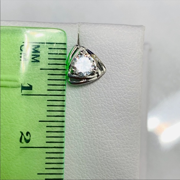 🌟 Sterling Silver 925 CZ Stud Earrings - Picture 4 of 4